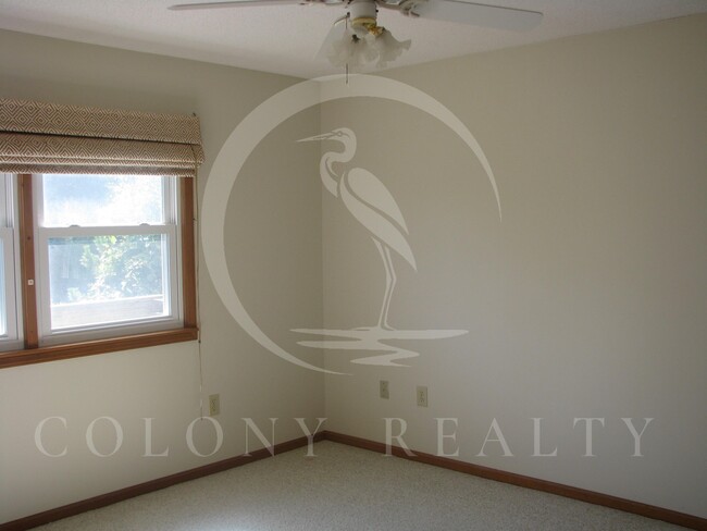 Building Photo - 4826 Lunar Dr