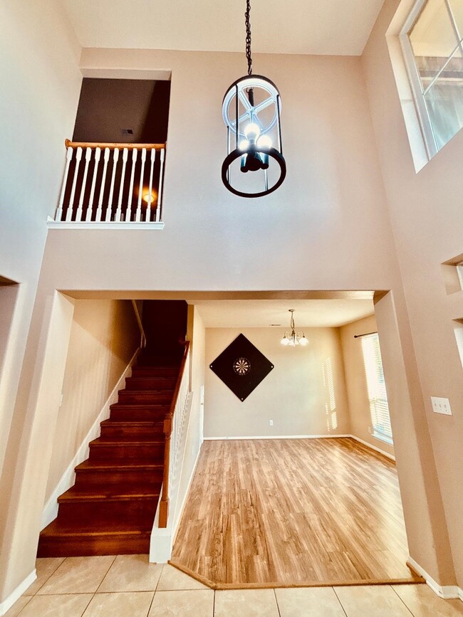 Building Photo - 9947 Valance Way