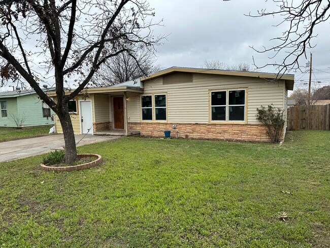 Vista principal frontal - 2414 Raney St
