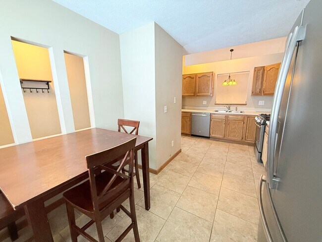 Foto del edificio - Beautiful Home in East Bloomington!