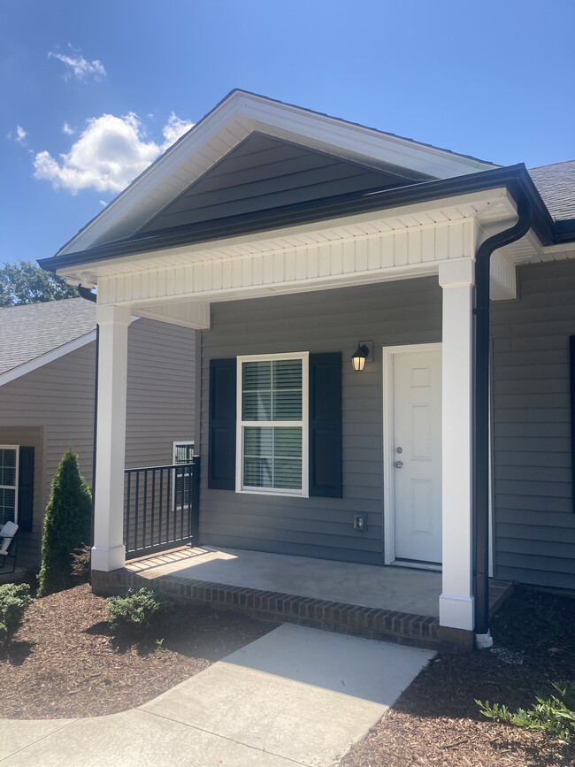 Building Photo - 104 Bracken Ct