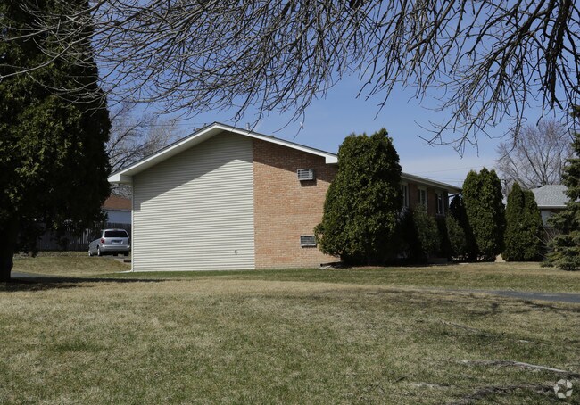 Building Photo - 2733 Virginia Ave N