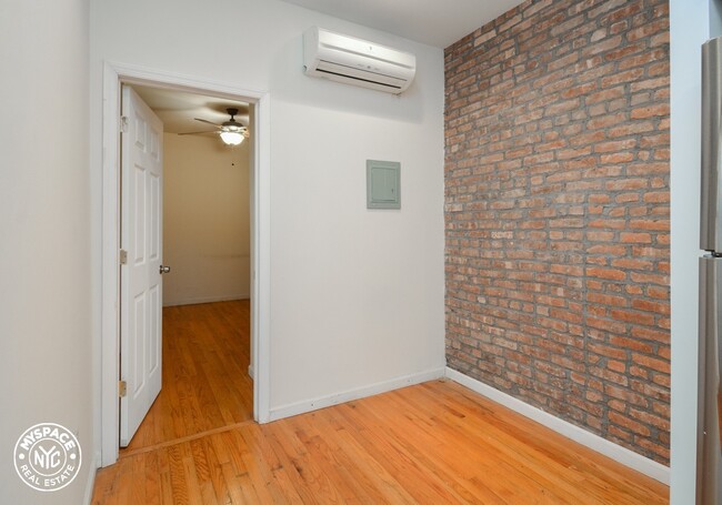 Building Photo - 689 Lincoln Pl