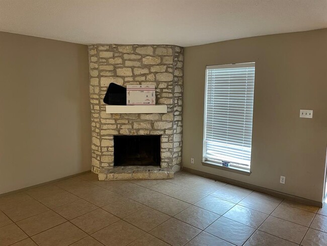 Building Photo - 617 Castle Ridge Rd