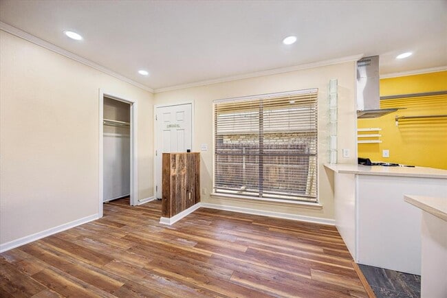 Foto del edificio - 2808 Thrushwood Dr