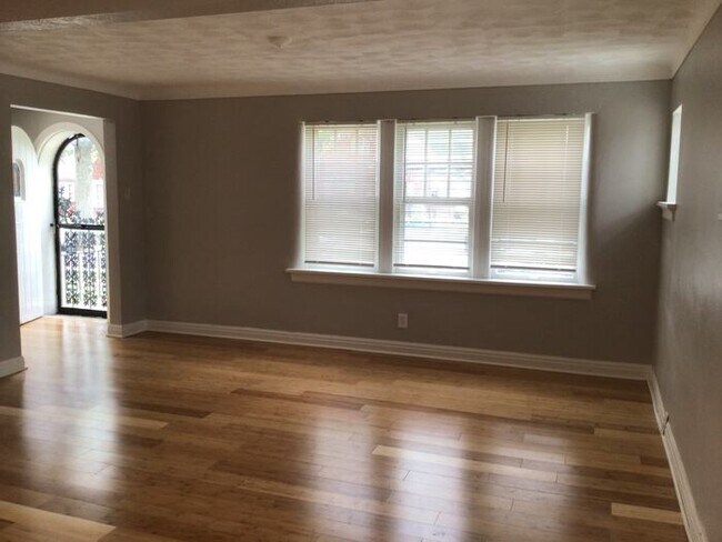 Foto del edificio - 1637 Veronica Ave