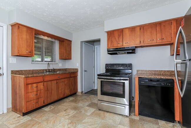 Building Photo - Adorable 3 Bedroom Home