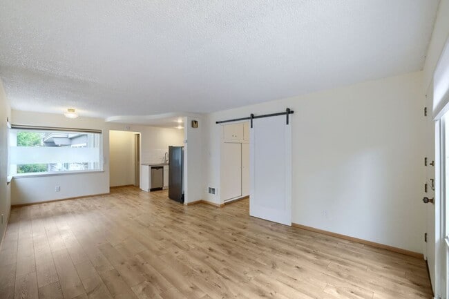 Building Photo - Open-Concept 1 Bedroom with Private Patio in the Heart of Madison Park!