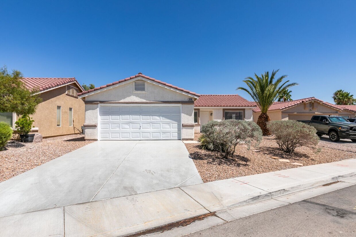 Foto principal - Beautiful 3 bedroom 2 bath home in NLV!