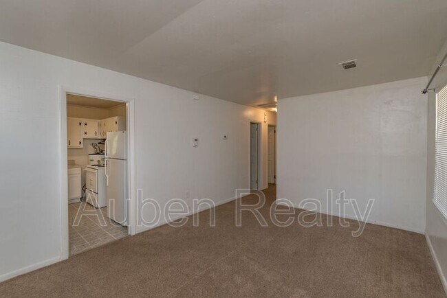 Building Photo - 128 E Hall St