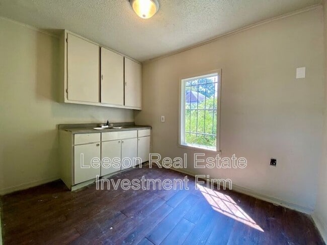Building Photo - 517.5 Stoner Ave