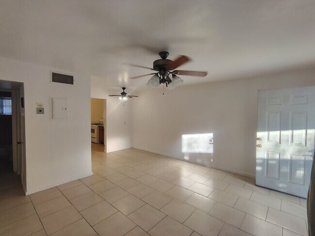 Foto del edificio - 3302-3308 E Glenn St