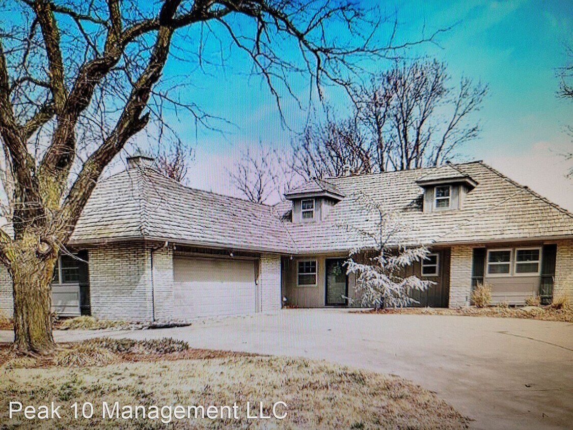 Primary Photo - 3 br, 2.5 bath House - 720 N Stratford
