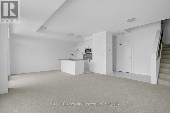 Building Photo - 1027 Silhouette Private