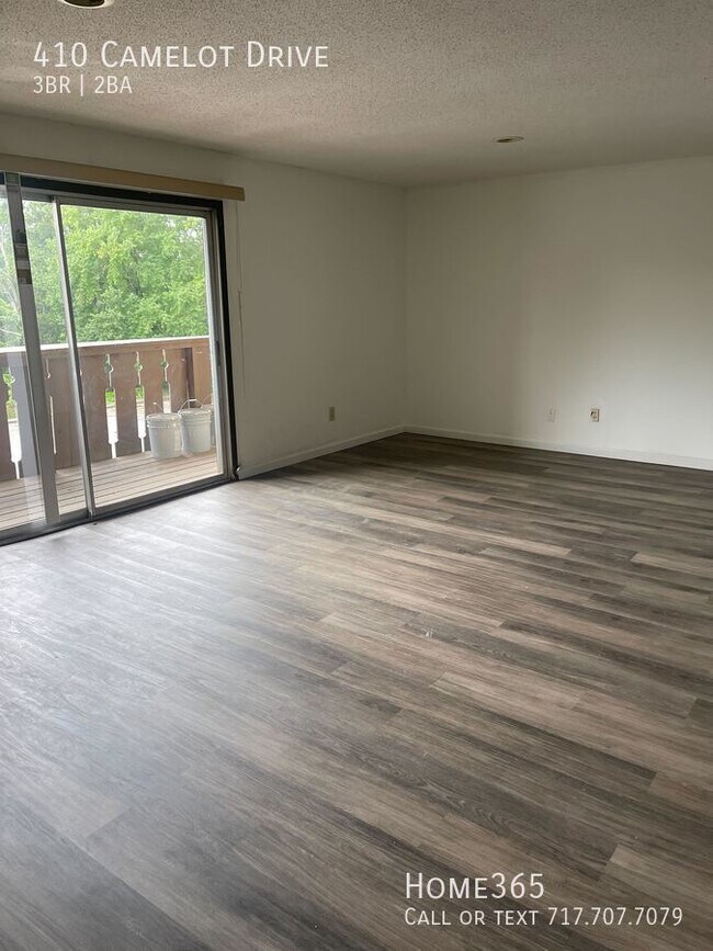 Building Photo - Beautiful Single-Family Condominium - Read...