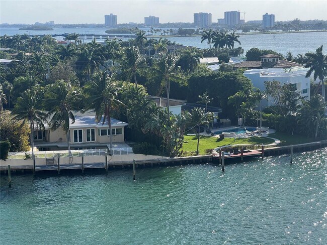 Foto del edificio - 10350 W Bay Harbor Dr