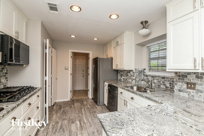Foto del edificio - 4405 Grey Dawn Dr