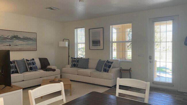 Foto del edificio - Prime Sarasota Seasonal Rental — Lakeside Mediterranean Gem