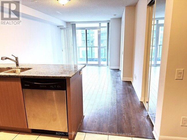 Photo du bâtiment - 525-525 Wilson Ave