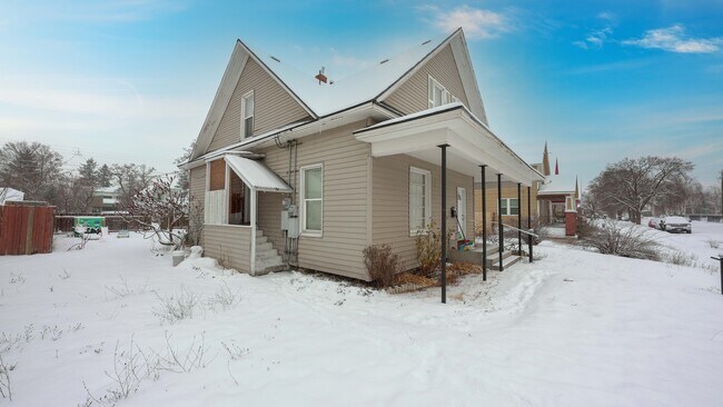 Foto del edificio - 224 W Shannon Ave