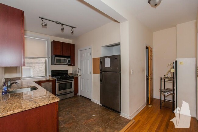 Building Photo - 4710 N Winchester Ave