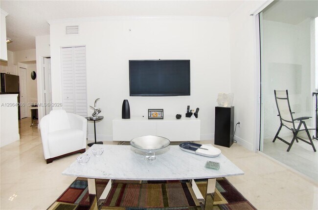 Foto del edificio - 17150 N Bay Rd