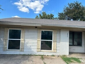 Building Photo - 2211 Granada Dr
