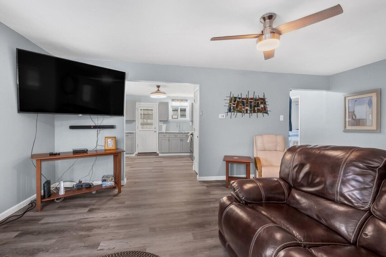 Foto principal - 1279 Perry Hwy