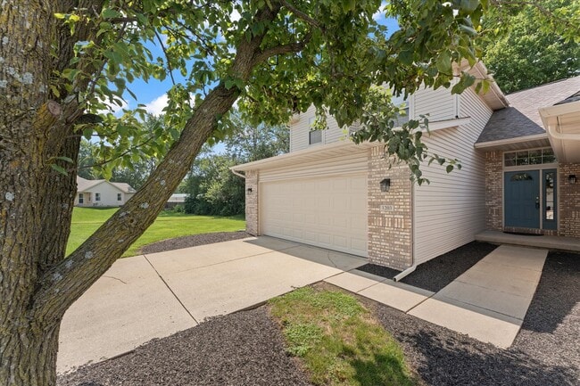 Building Photo - 1203 Windwood Ln
