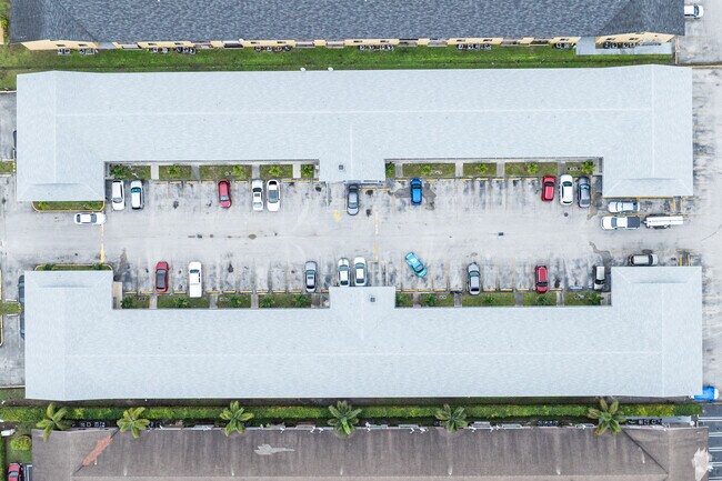 Vista adicional del edificio - 6151-6191 W 24th Ave
