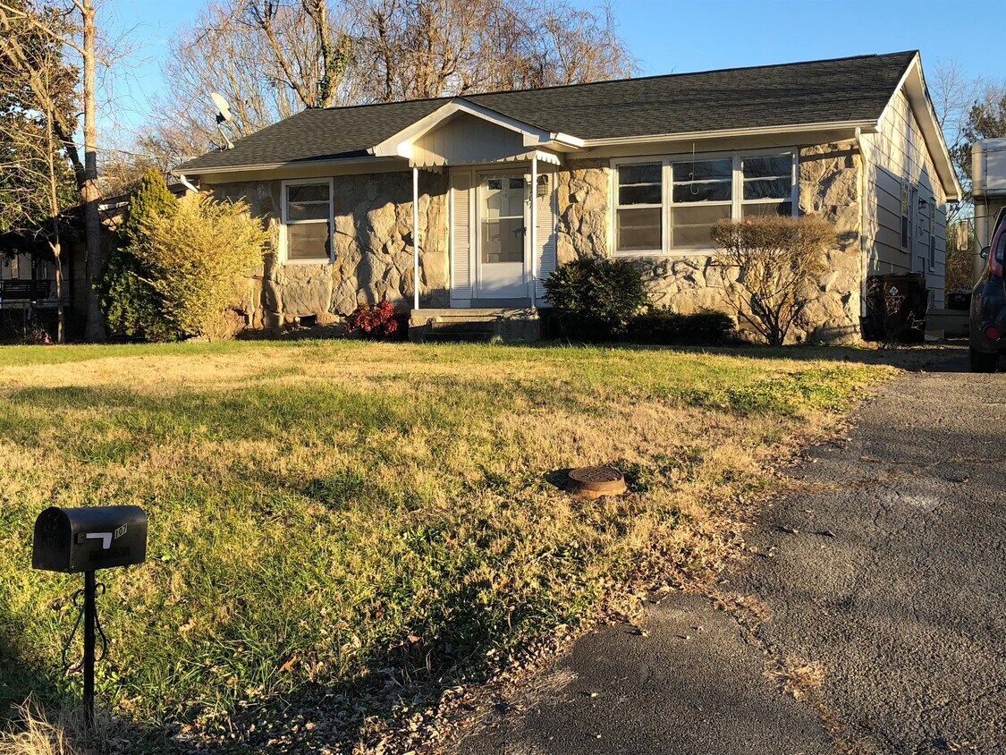 Primary Photo - 107 Briar Rd