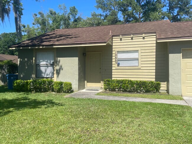 Building Photo - 10663 Meadowlea Dr
