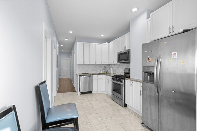 Foto del edificio - 83 Hobart Ave