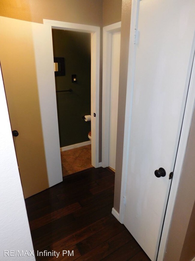 Building Photo - 2 br, 1.5 bath House - 4225 Brookside Dr