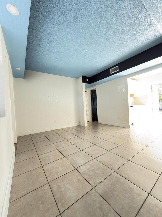 Foto del edificio - 1832 NE 49th St