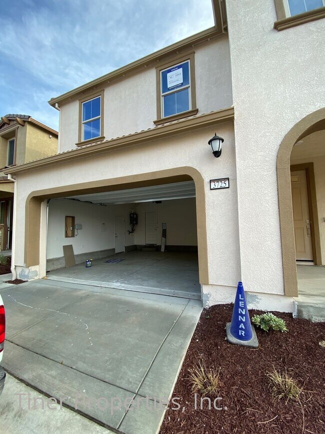 Building Photo - New Solar Powered Lennar Home