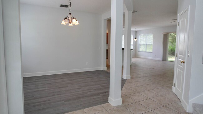 Building Photo - 4939 Parkview Drive