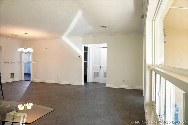 Foto del edificio - 4205 McKinley St