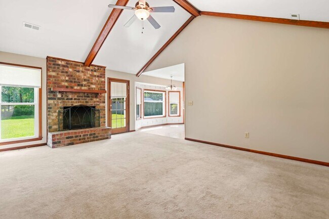 Foto del edificio - 617 Longleaf Rd