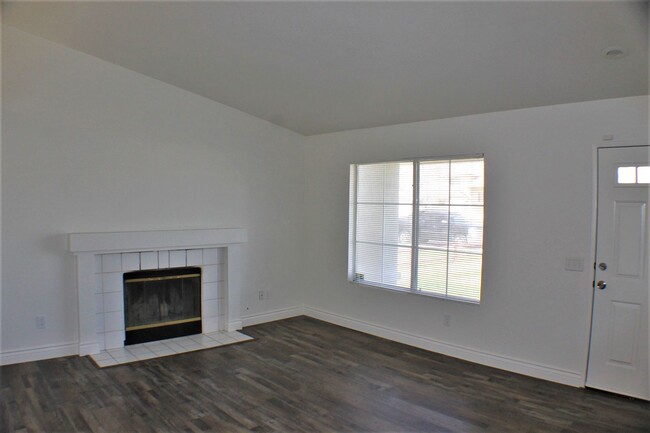 Building Photo - Roomy 4 bedroom home in Hesperia