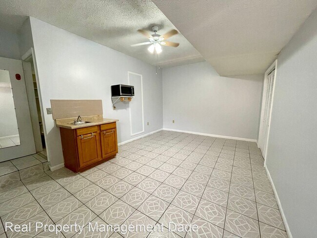 Building Photo - Studio, 1 bath House - 320 SW 136th Ave