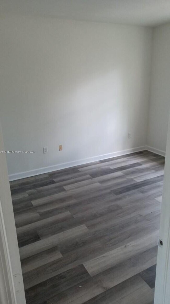 Foto del edificio - 1666 SE 27th Ct