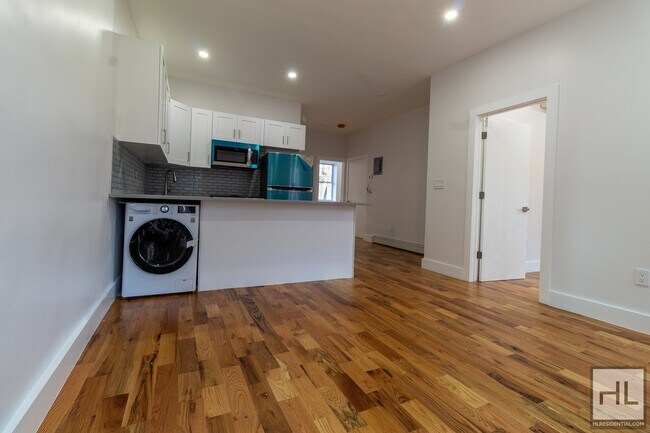 Building Photo - 3 Bed On Atlantic In Prospect /Crown Heigh...