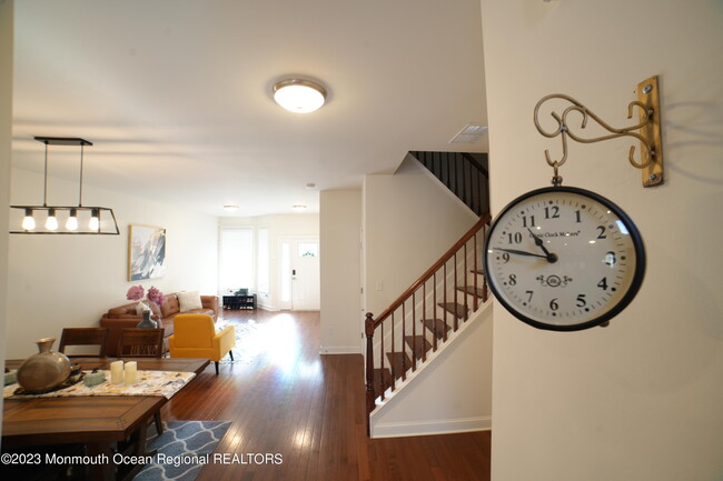 Foto del edificio - 23 McCormick Ave N