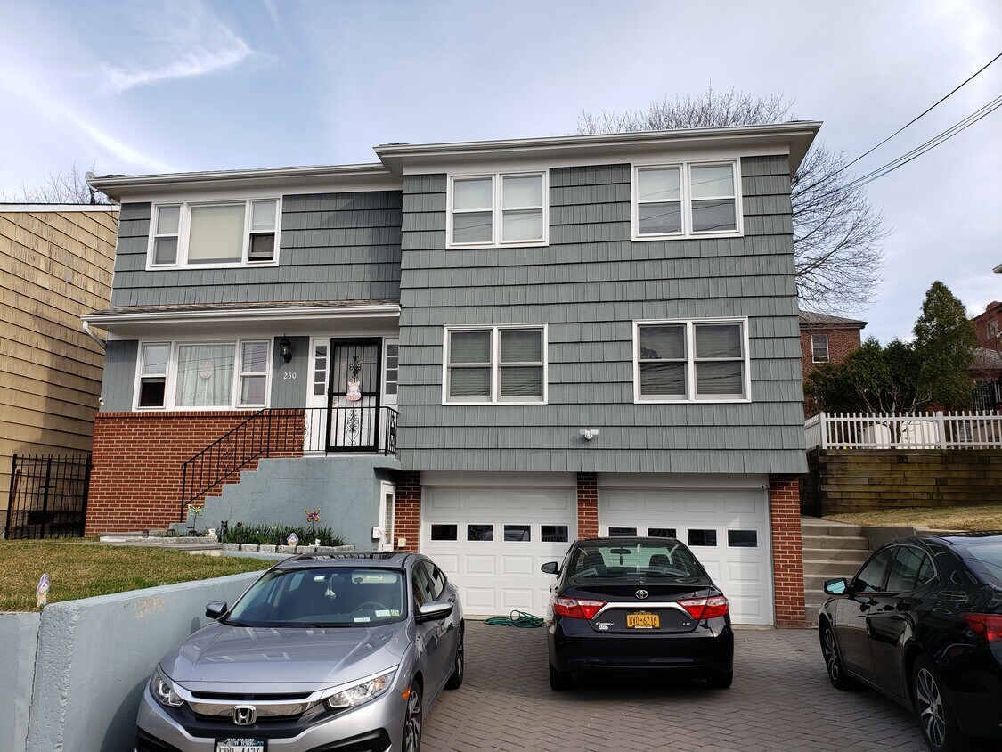Primary Photo - 250 Columbus Ave