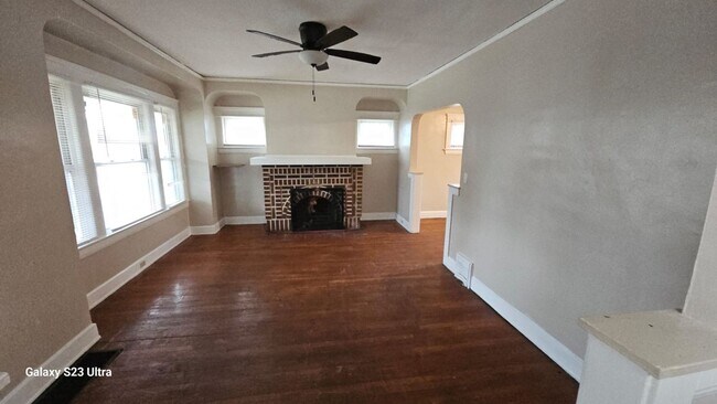 Foto del edificio - Charming 3-Bedroom Property in Prime Location