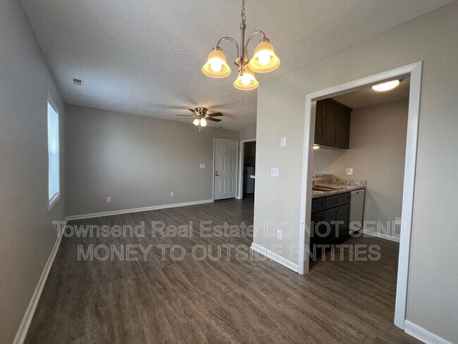 Building Photo - 1429B Ireland Dr