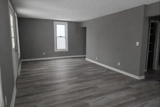 Building Photo - 416 W Maple St