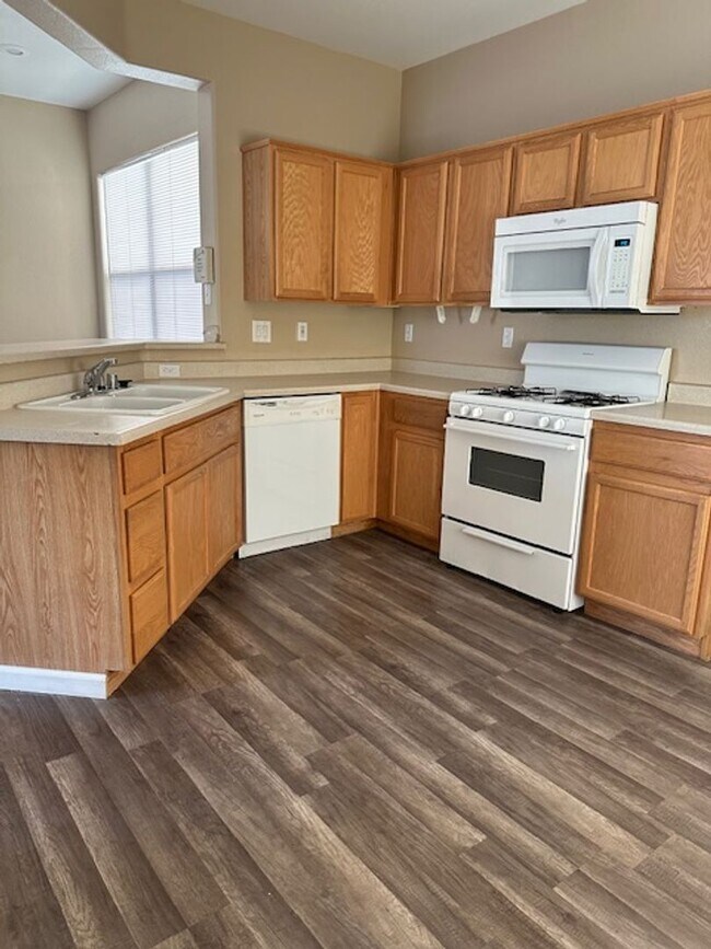 Building Photo - 4 bedroom house in Summerlin