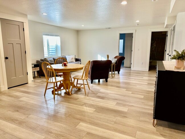 Foto del edificio - 4349 Half Mile Rd